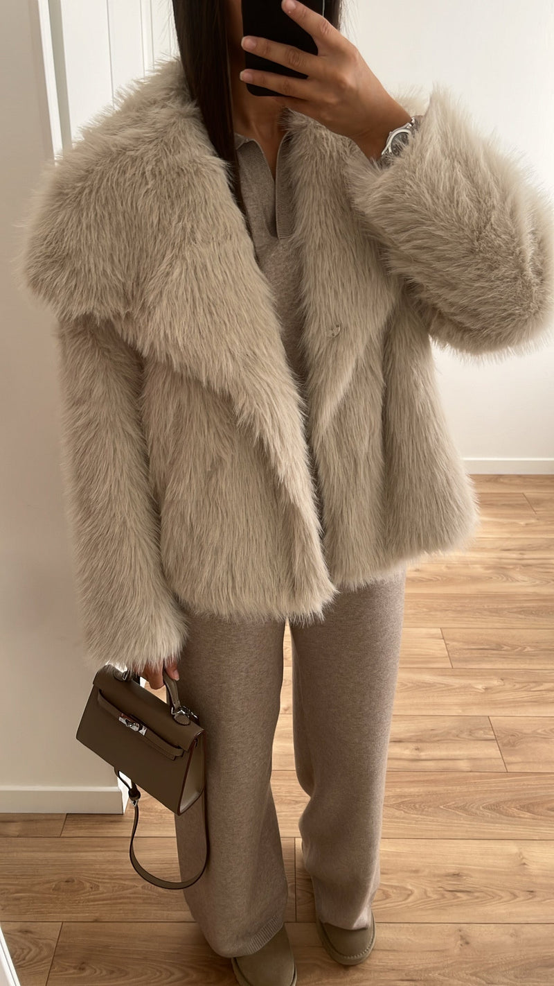 Faux fur jacket [beige]